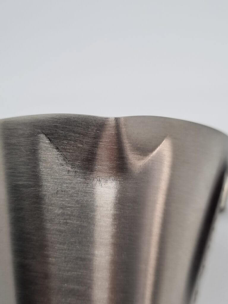 Espressokännchen aus Edelstahl mit Doppelauslauf und Skalierung