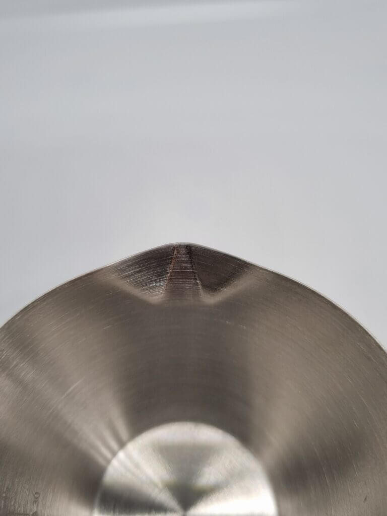 Espressokännchen aus Edelstahl mit Doppelauslauf und Skalierung