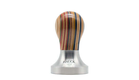 Hauck Tamper Premium Line Rune Kona Skater straight special, featuring a colorful wooden handle and metallic base.